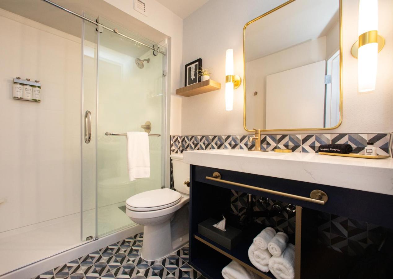 Hotel Denim Greensboro Esterno foto