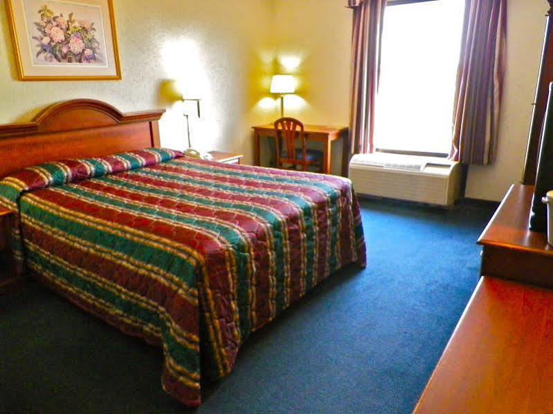 Hotel Denim Greensboro Esterno foto